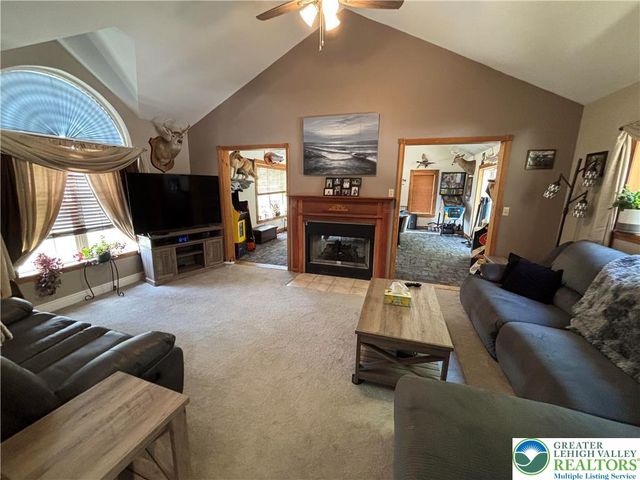 1609 Olympic Way, Chestnuthill Twp, PA 18330