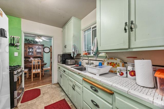 1016 El Tejon Avenue, Bakersfield, CA 93308