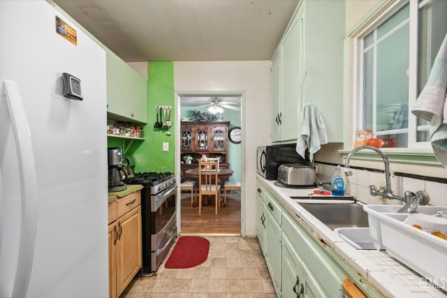 1016 El Tejon Avenue, Bakersfield, CA 93308