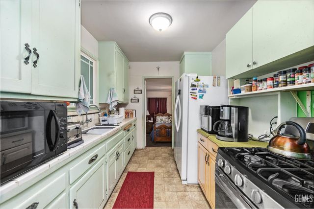 1016 El Tejon Avenue, Bakersfield, CA 93308