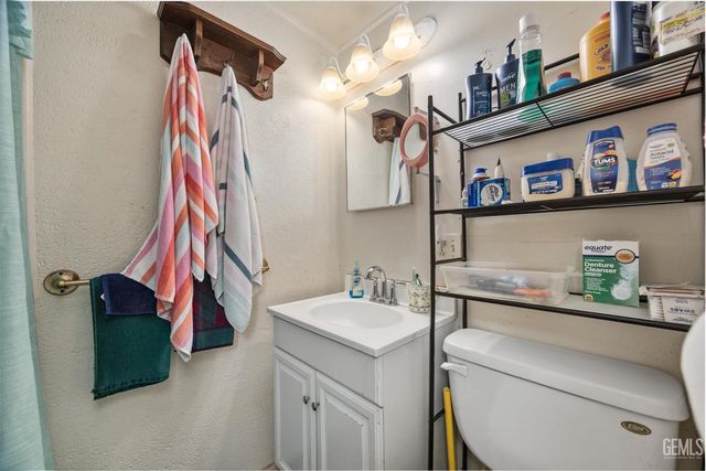 1016 El Tejon Avenue, Bakersfield, CA 93308