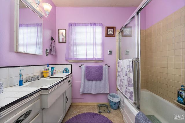 1016 El Tejon Avenue, Bakersfield, CA 93308