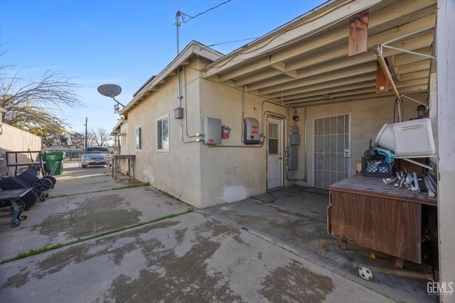 1016 El Tejon Avenue, Bakersfield, CA 93308