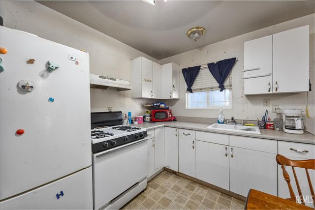 1016 El Tejon Avenue, Bakersfield, CA 93308