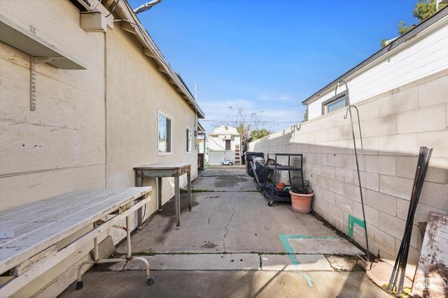 1016 El Tejon Avenue, Bakersfield, CA 93308