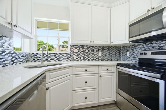 2074 Champions Way, North Lauderdale, FL 33068