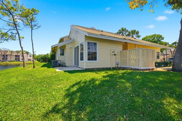 2074 Champions Way, North Lauderdale, FL 33068