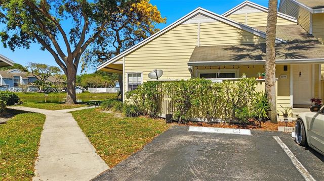 2074 Champions Way, North Lauderdale, FL 33068