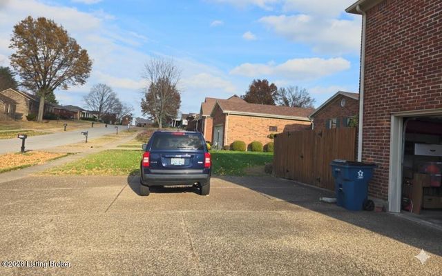 2801 Lexham Rd, Louisville, KY 40220