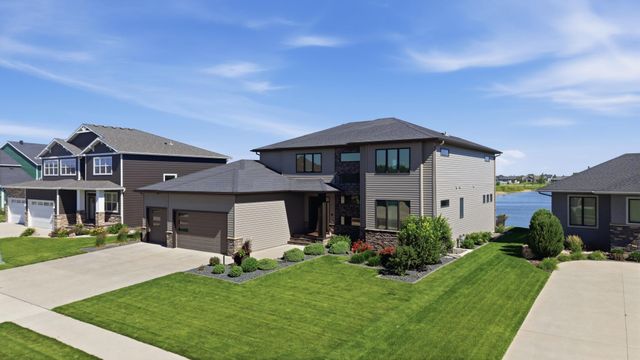 1467 75th Avenue S, Fargo, ND 58104