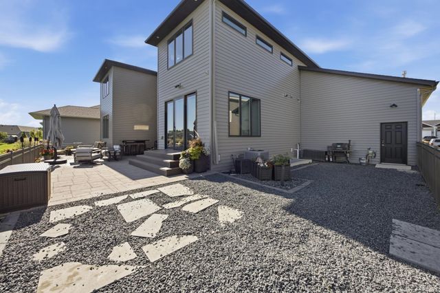 1467 75th Avenue S, Fargo, ND 58104