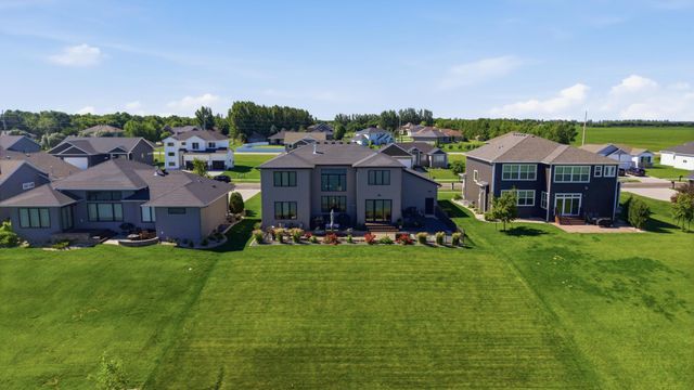 1467 75th Avenue S, Fargo, ND 58104