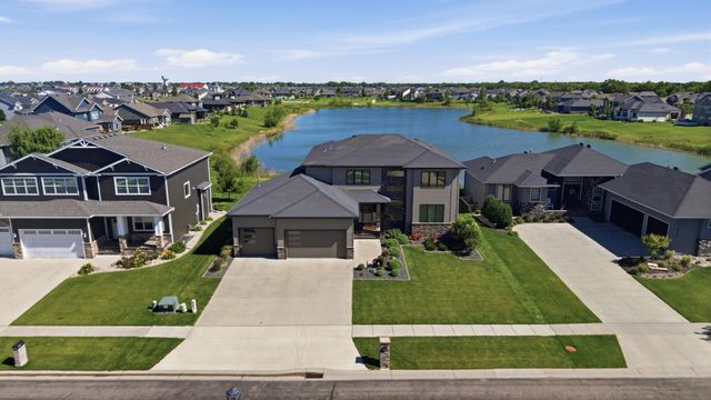 1467 75th Avenue S, Fargo, ND 58104
