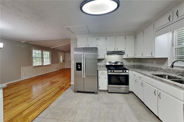316 Pioneer Circle, Woodstock, GA 30188