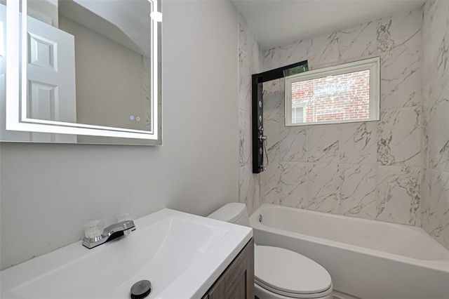 1747 Wroxton Court 2, Houston, TX 77005