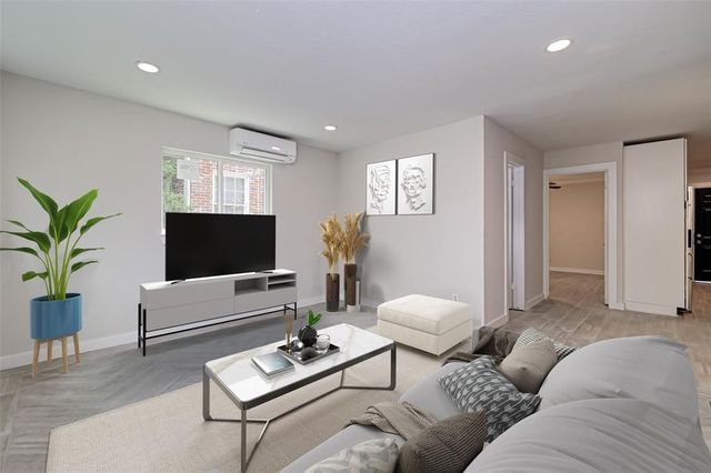 1747 Wroxton Court 2, Houston, TX 77005
