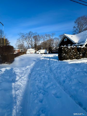 15 Warren Street, New London, CT 06320