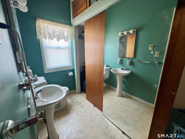 15 Warren Street, New London, CT 06320