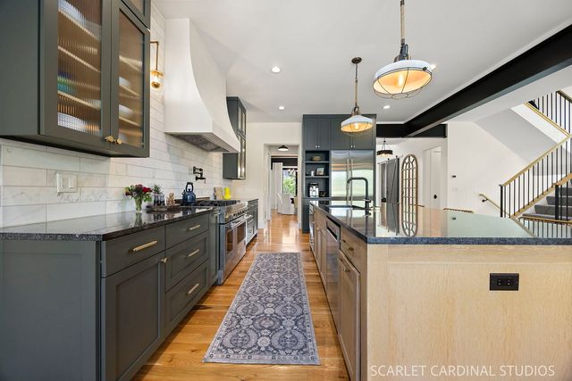 1209 N Eagle Street, Naperville, IL 60563