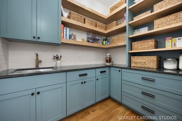 1209 N Eagle Street, Naperville, IL 60563