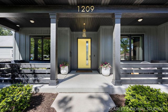 1209 N Eagle Street, Naperville, IL 60563