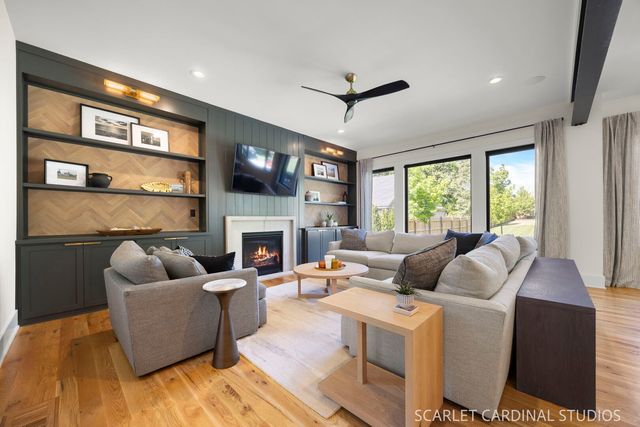 1209 N Eagle Street, Naperville, IL 60563