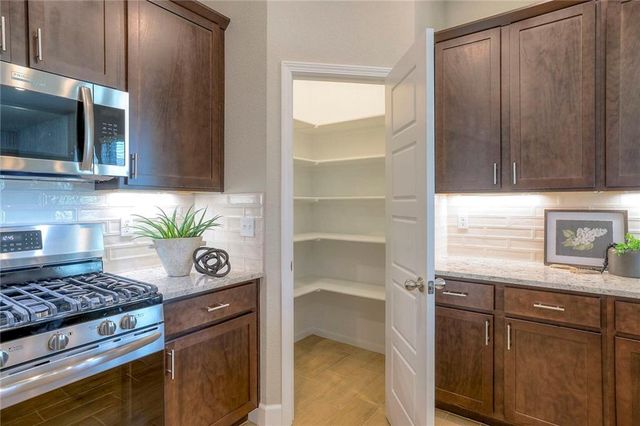 25259 W 92nd Terrace, Lenexa, KS 66227