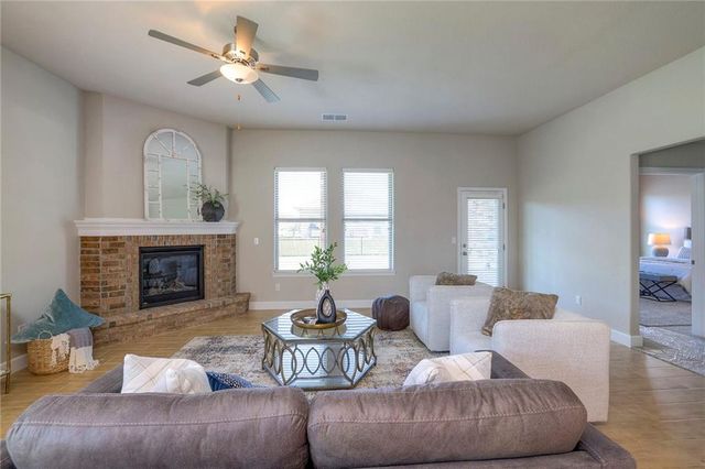 25259 W 92nd Terrace, Lenexa, KS 66227