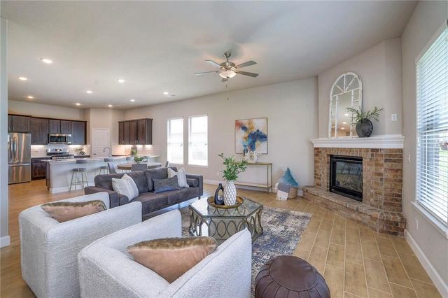 25259 W 92nd Terrace, Lenexa, KS 66227