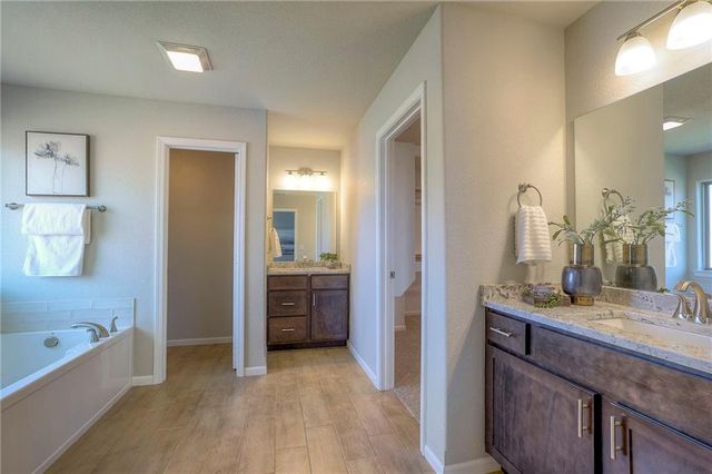 25259 W 92nd Terrace, Lenexa, KS 66227