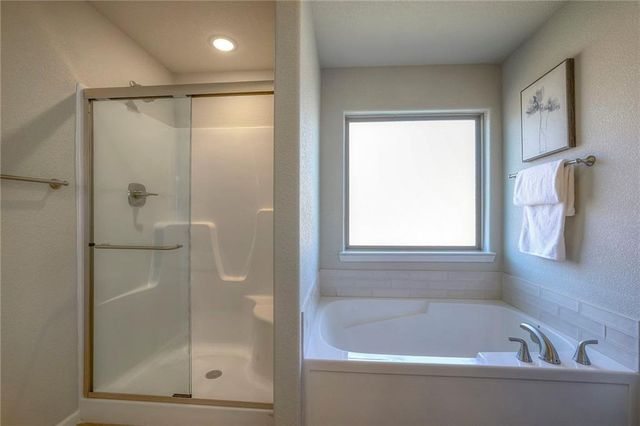 25259 W 92nd Terrace, Lenexa, KS 66227