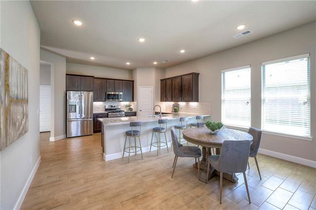 25259 W 92nd Terrace, Lenexa, KS 66227