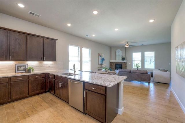 25259 W 92nd Terrace, Lenexa, KS 66227