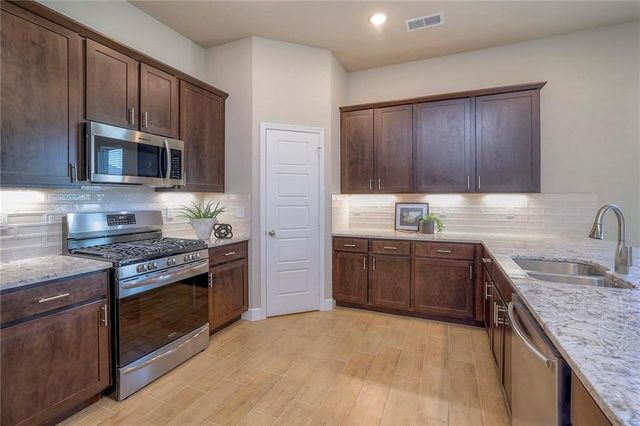 25259 W 92nd Terrace, Lenexa, KS 66227