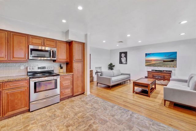45 SE 14th St, Dania Beach, FL 33004