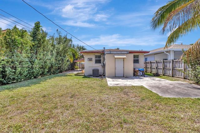 45 SE 14th St, Dania Beach, FL 33004