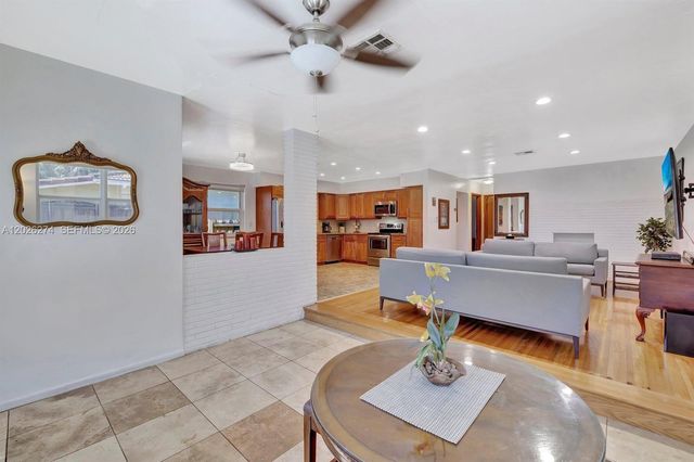45 SE 14th St, Dania Beach, FL 33004
