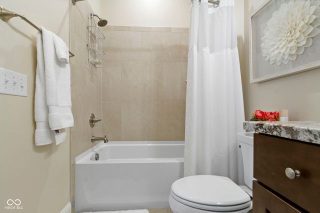 15120 Mooring Circle E, Carmel, IN 46033