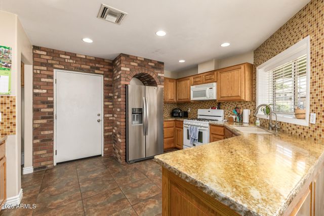 628 W CAMINO Circle, Mesa, AZ 85201