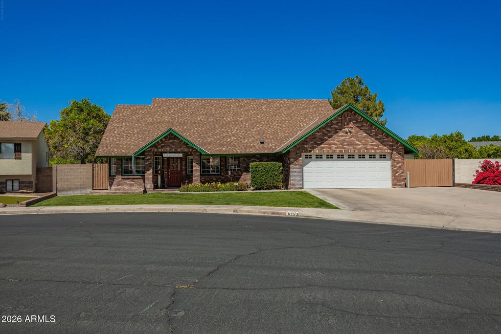 628 W CAMINO Circle, Mesa, AZ 85201