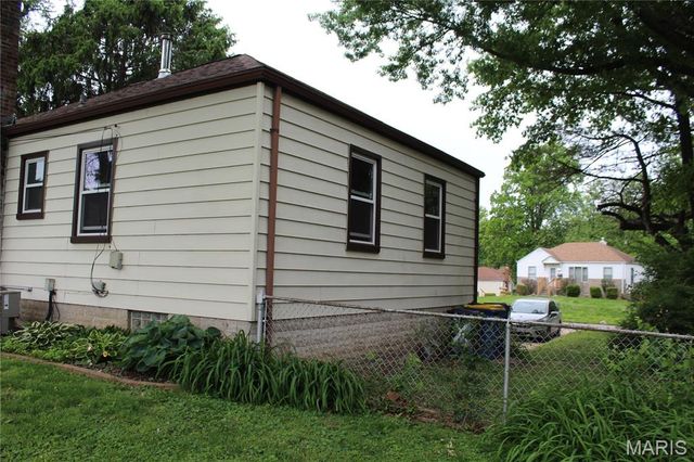 3430 Eastridge Lane, St Ann, MO 63074