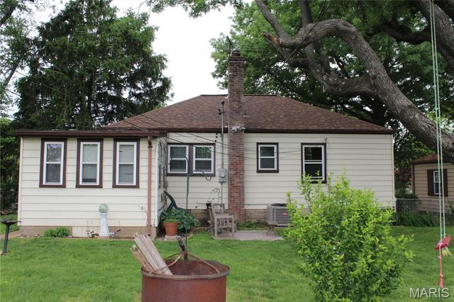 3430 Eastridge Lane, St Ann, MO 63074