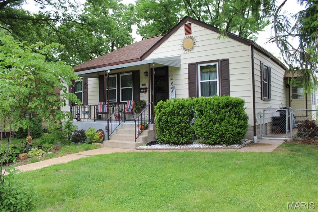 3430 Eastridge Lane, St Ann, MO 63074