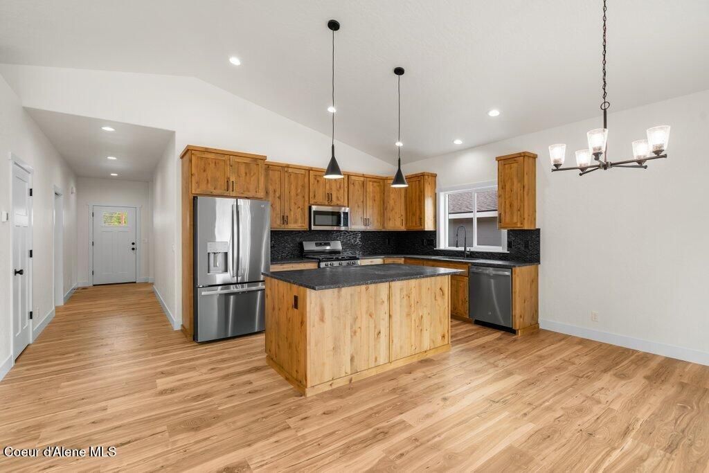 509 S 3rd ST, Pinehurst, ID 83850 photo 4