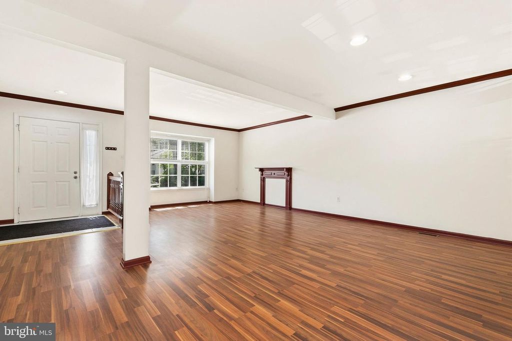 Image 2 of property listing at 4663 HALLOWED STRM, Ellicott City, MD 21042
