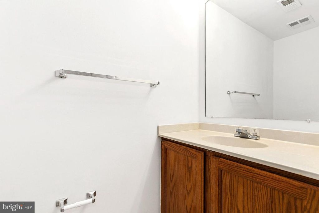 Image 32 of property listing at 4663 HALLOWED STRM, Ellicott City, MD 21042