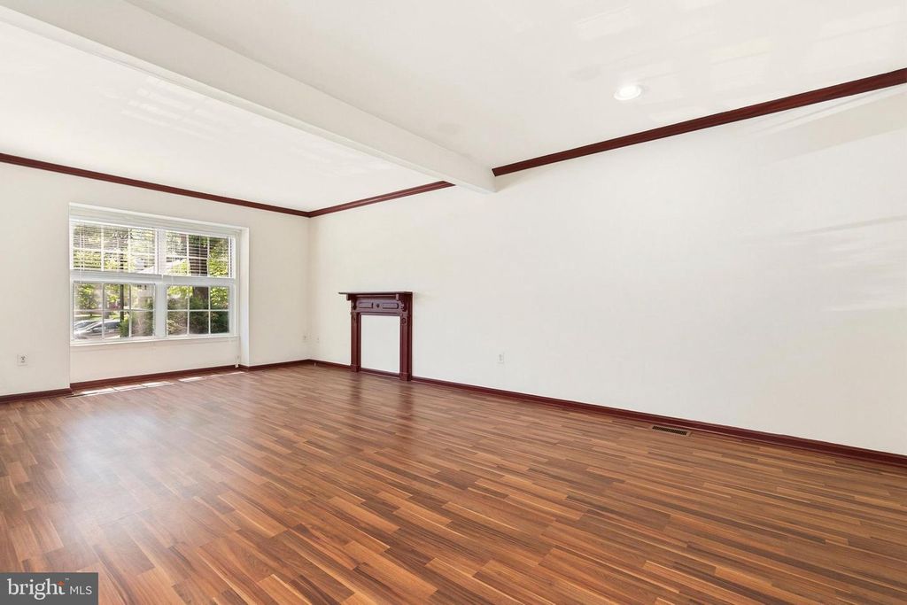 Image 5 of property listing at 4663 HALLOWED STRM, Ellicott City, MD 21042