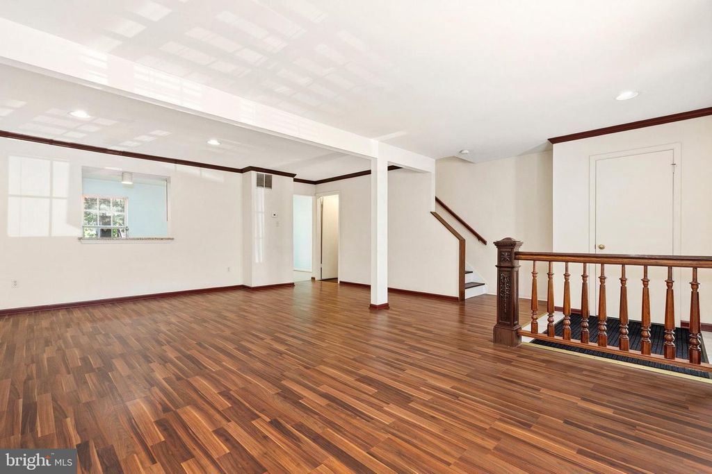 Image 6 of property listing at 4663 HALLOWED STRM, Ellicott City, MD 21042