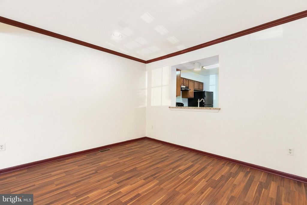 Image 7 of property listing at 4663 HALLOWED STRM, Ellicott City, MD 21042