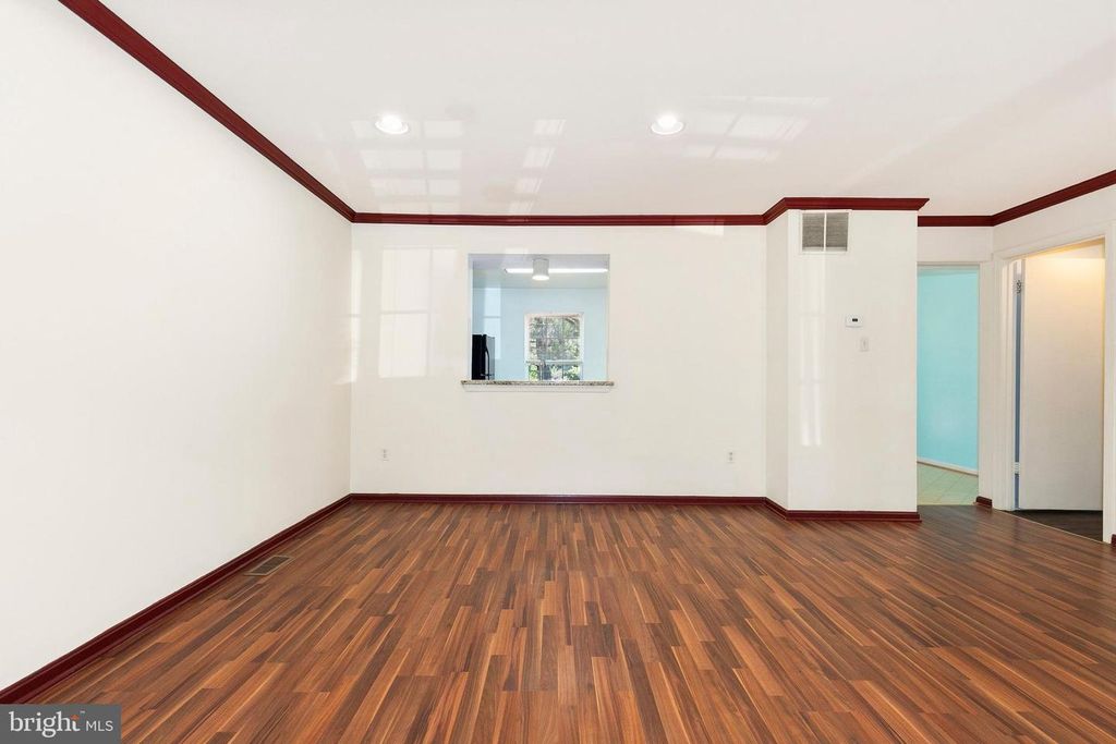 Image 8 of property listing at 4663 HALLOWED STRM, Ellicott City, MD 21042